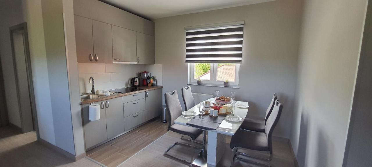 Apartmani Fenestra Tesla I Faust Otočac Esterno foto