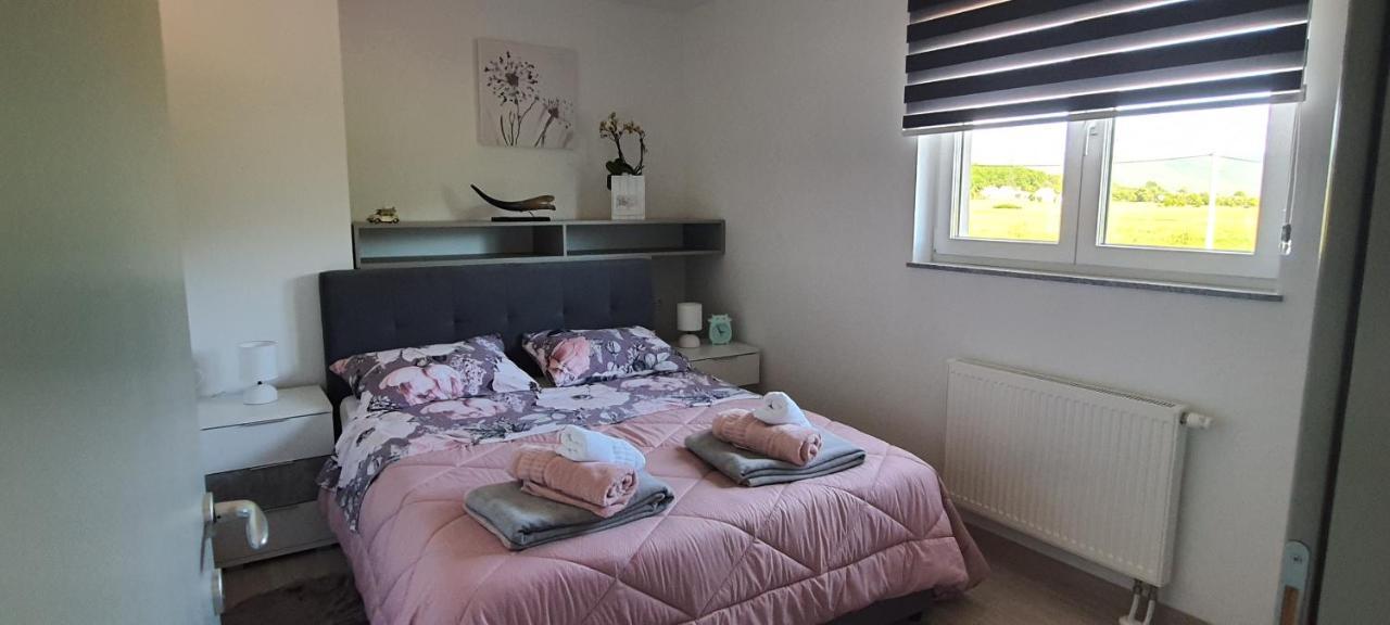 Apartmani Fenestra Tesla I Faust Otočac Esterno foto