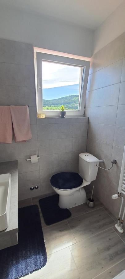 Apartmani Fenestra Tesla I Faust Otočac Esterno foto