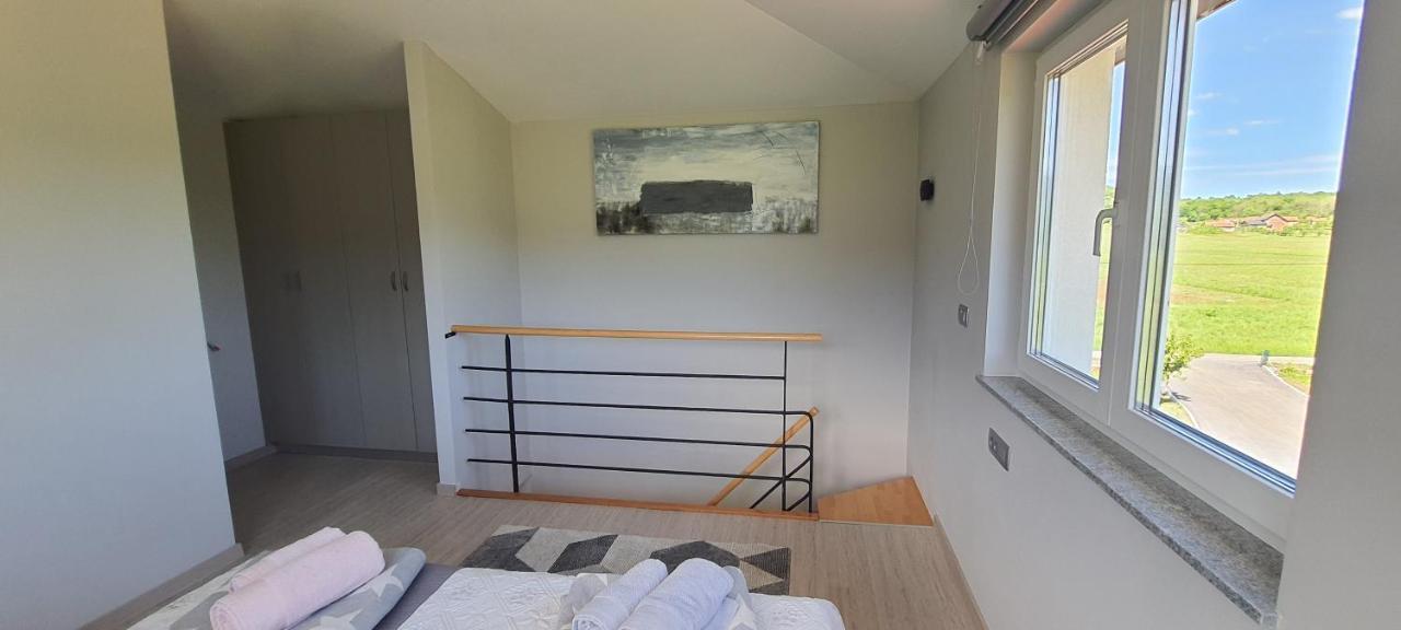 Apartmani Fenestra Tesla I Faust Otočac Esterno foto