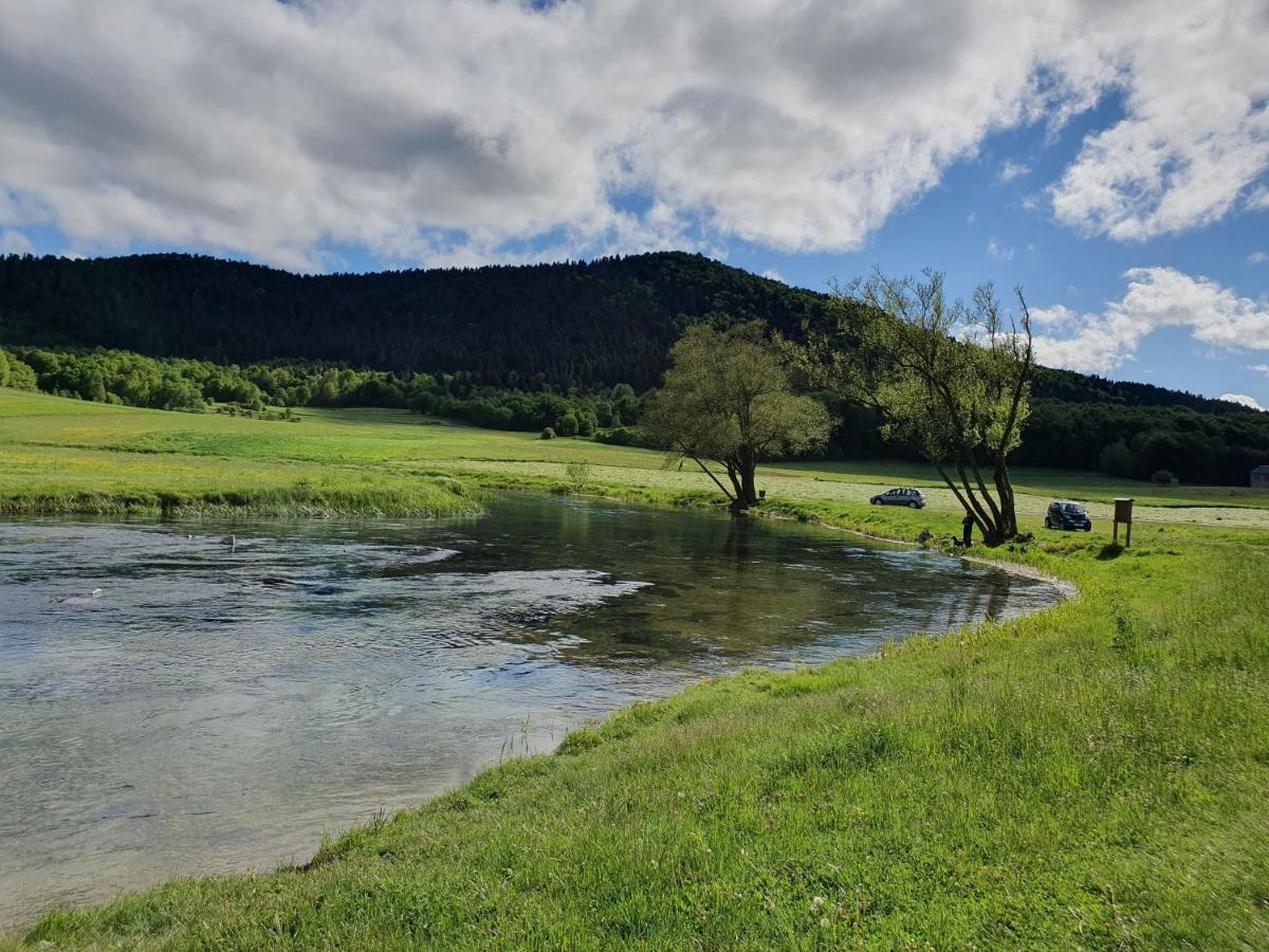 Apartmani Fenestra Tesla I Faust Otočac Esterno foto