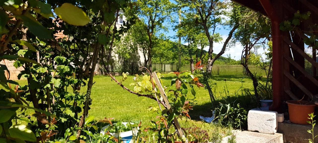 Apartmani Fenestra Tesla I Faust Otočac Esterno foto