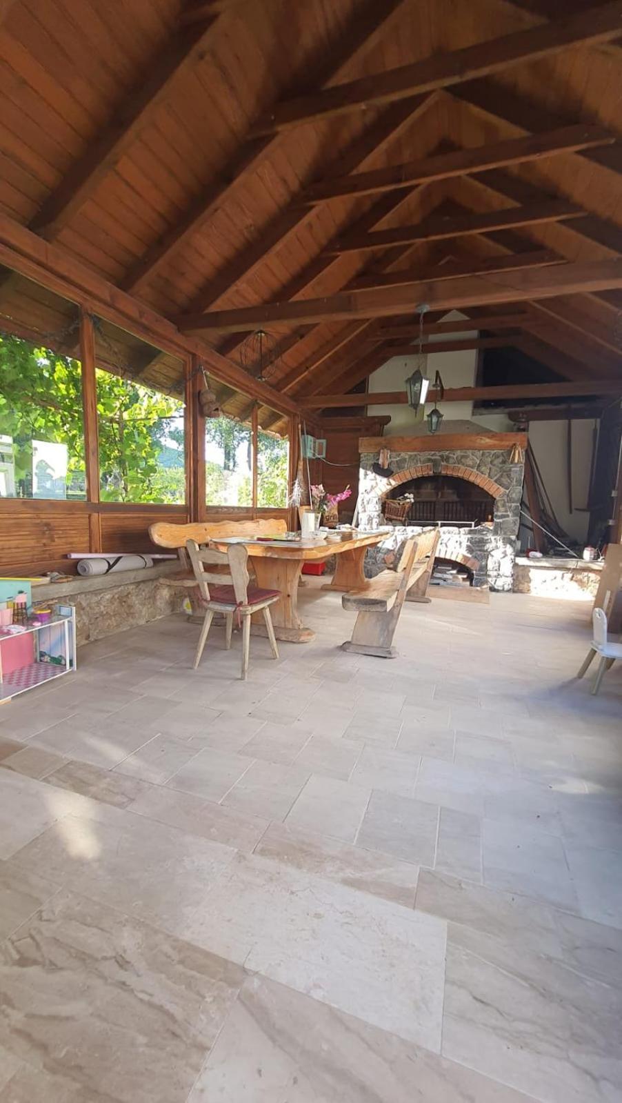 Apartmani Fenestra Tesla I Faust Otočac Esterno foto