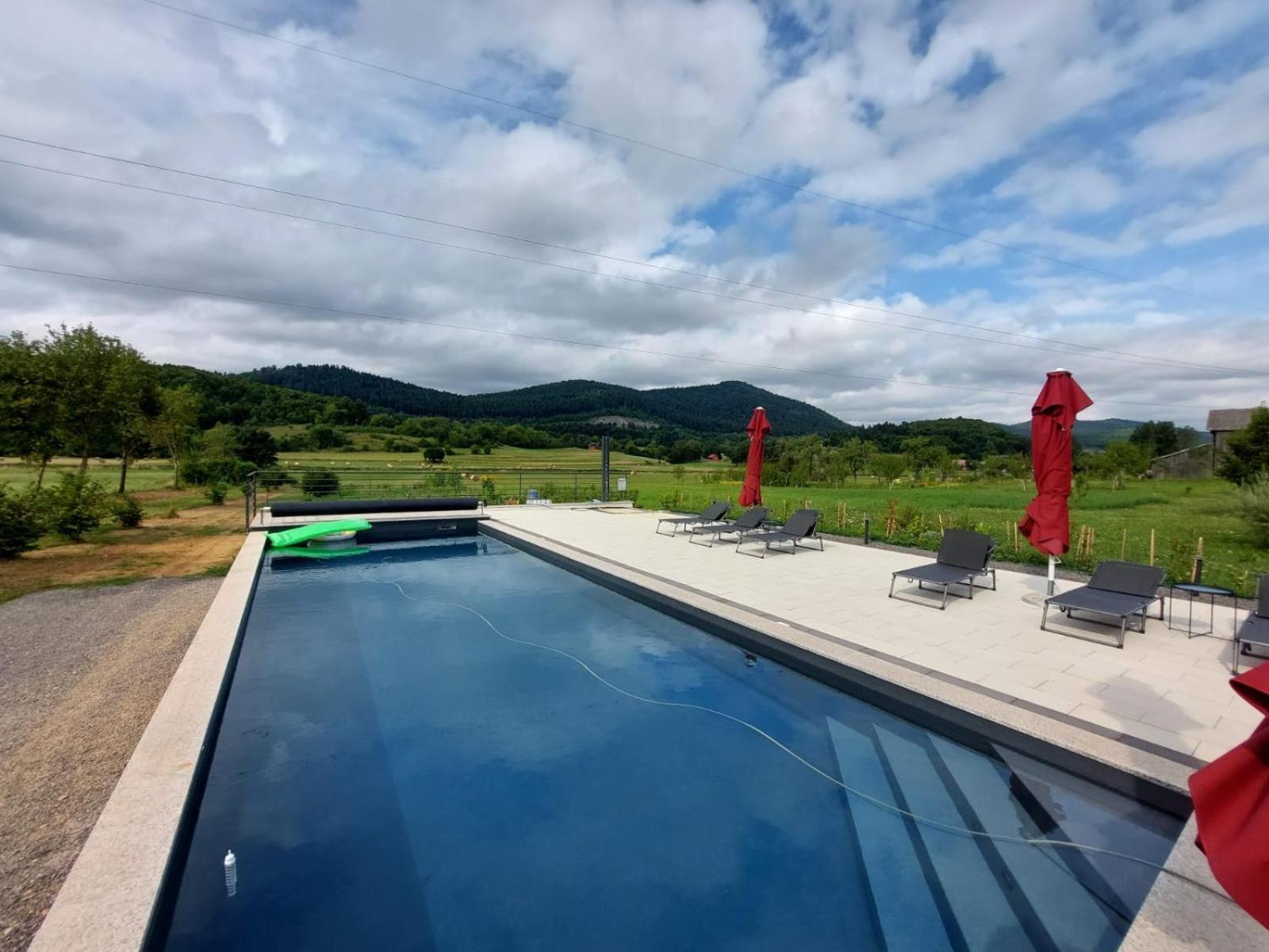 Apartmani Fenestra Tesla I Faust Otočac Esterno foto